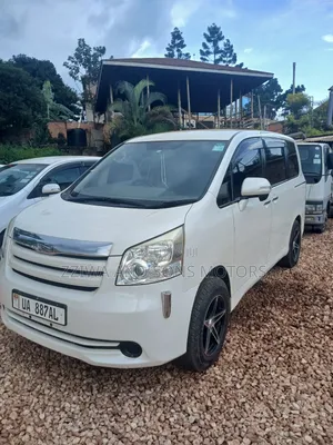Toyota Noah 2.0 158hp FWD (8 Seater) 2009 White