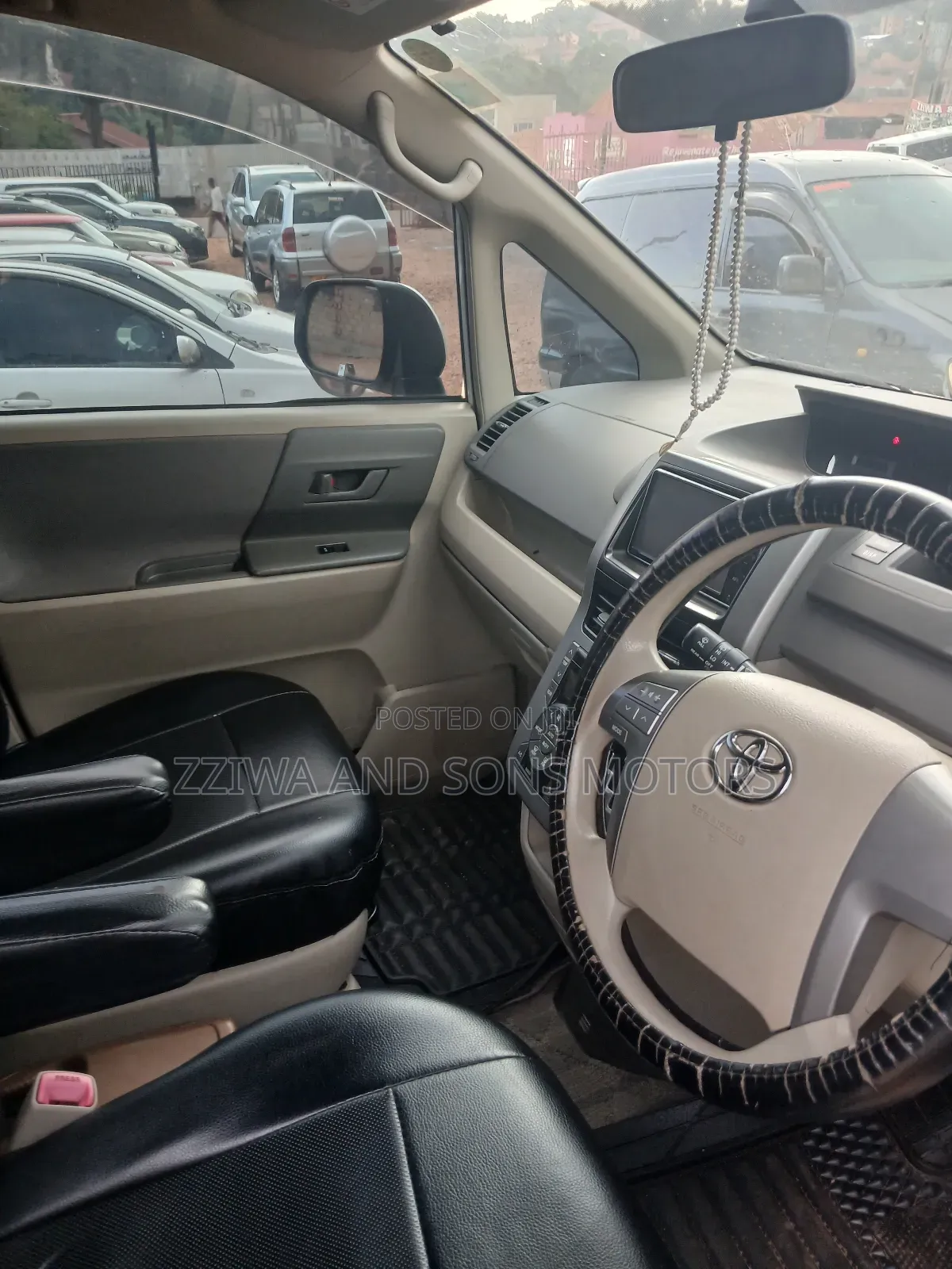 Toyota Noah 2.0 158hp FWD (8 Seater) 2009 White
