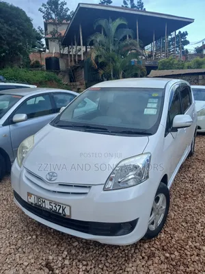 Toyota Passo Sette 1.5 AWD 2009 White