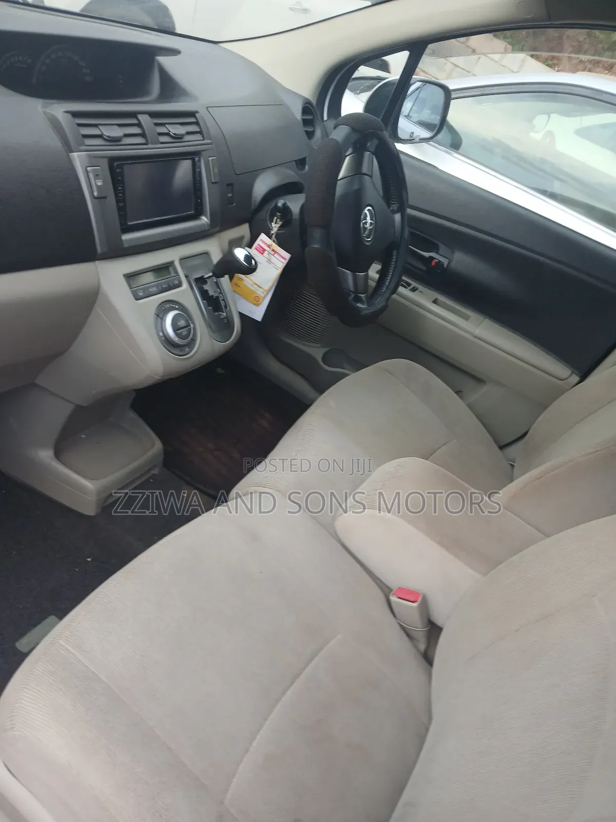 Toyota Passo Sette 1.5 AWD 2009 White