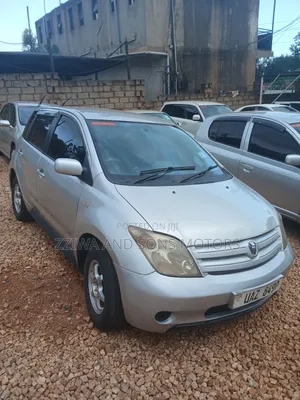 Toyota IST 2004 Silver