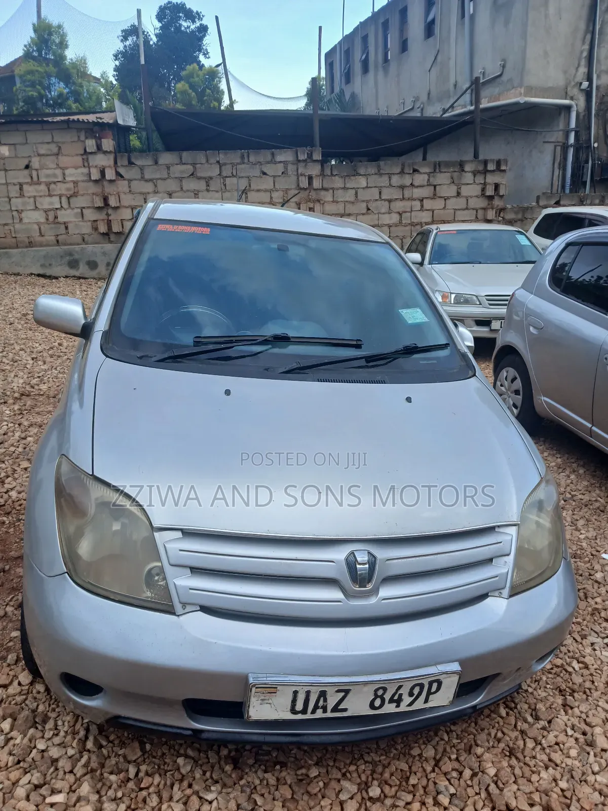 Toyota IST 2004 Silver