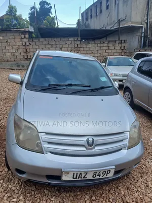 Toyota IST 2004 Silver
