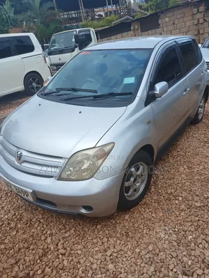 Toyota IST 2004 Silver