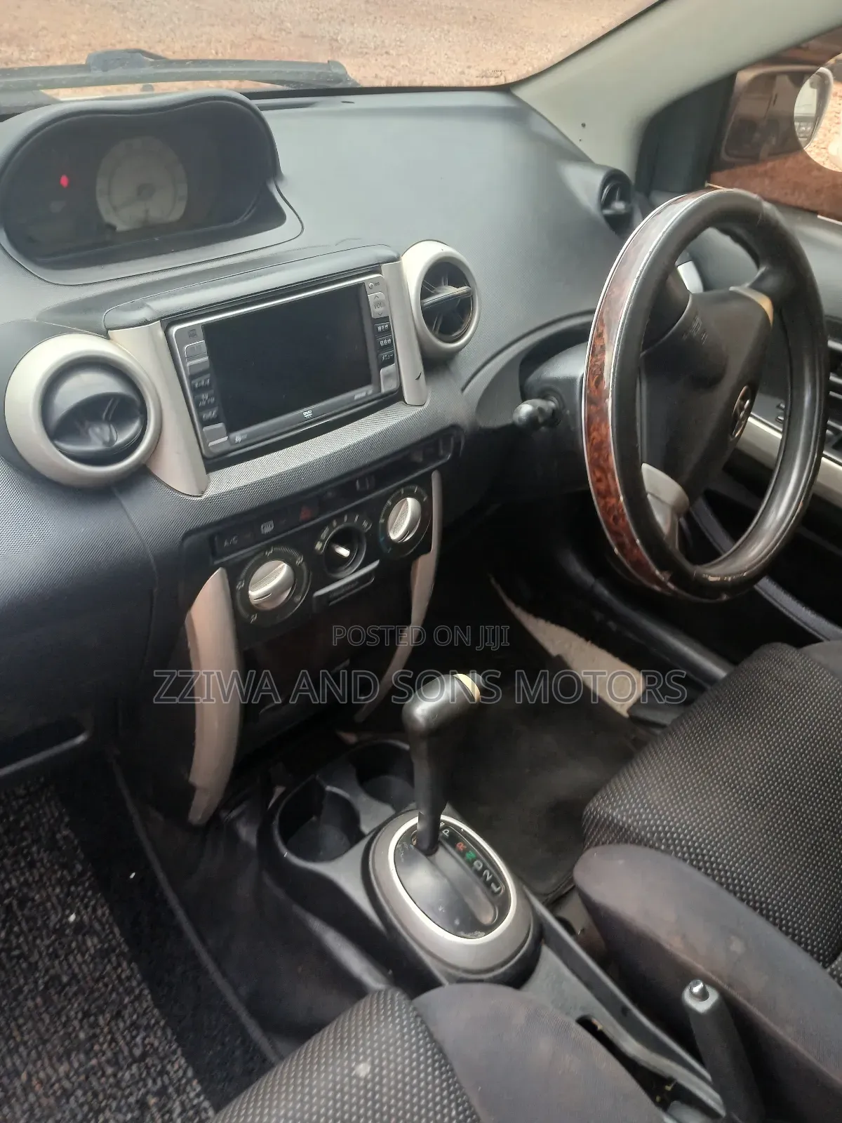 Toyota IST 2004 Silver