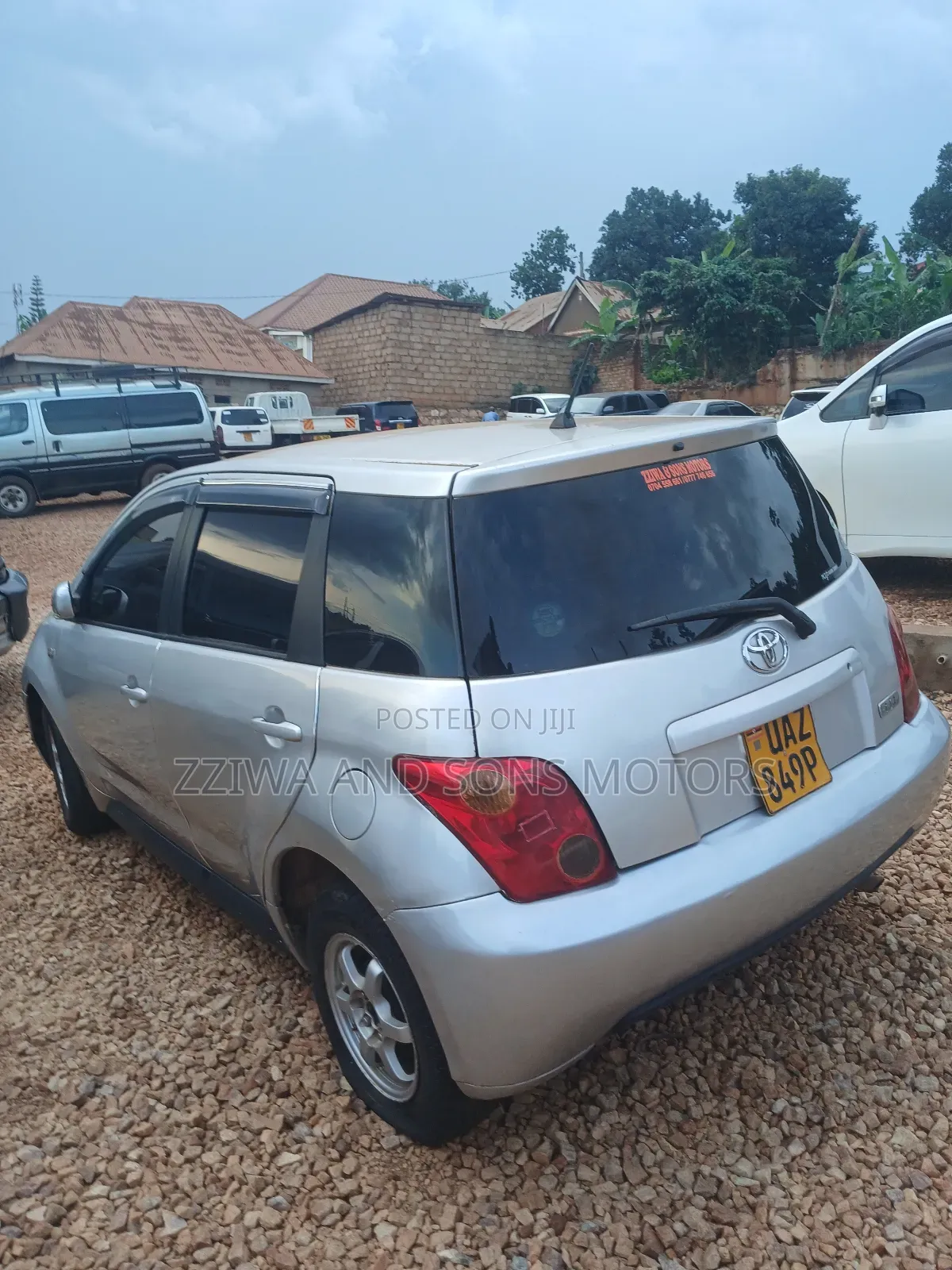 Toyota IST 2004 Silver