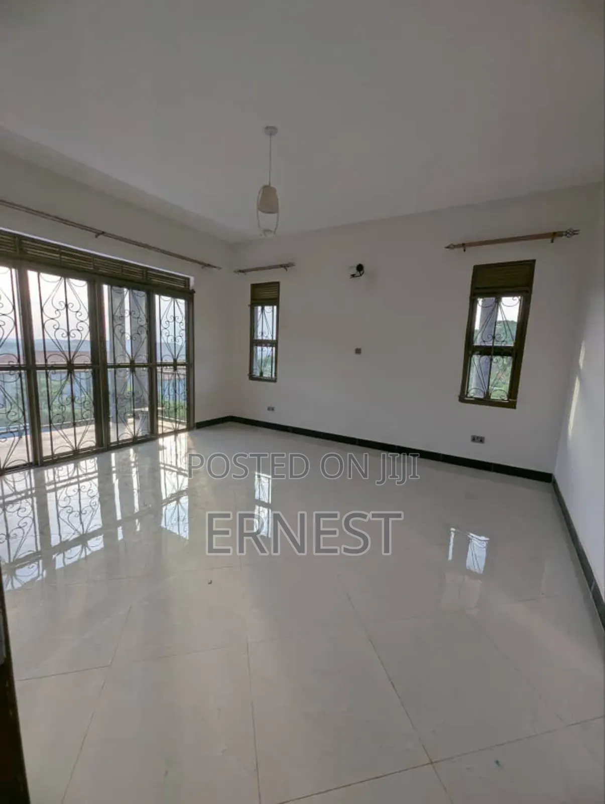 Brandnew 4 Bedroom Flat at Seguku Katale Entebbe Road
