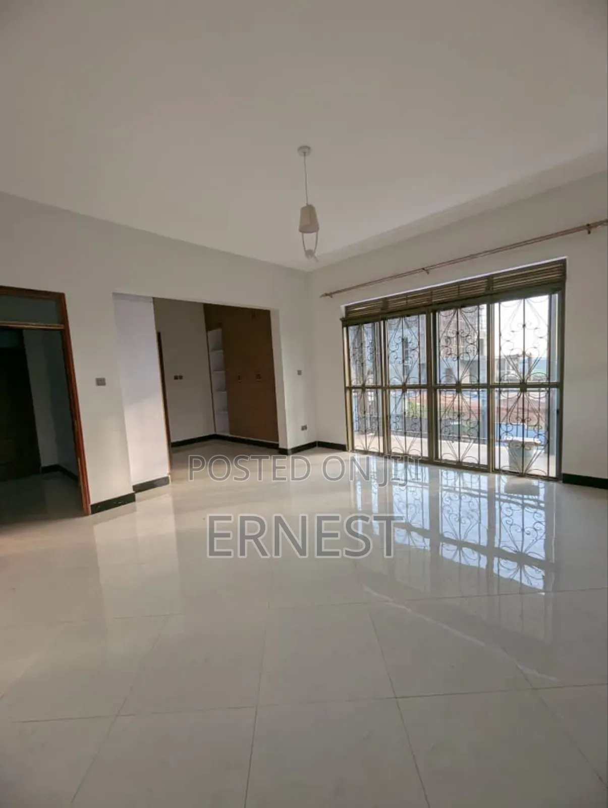 Brandnew 4 Bedroom Flat at Seguku Katale Entebbe Road