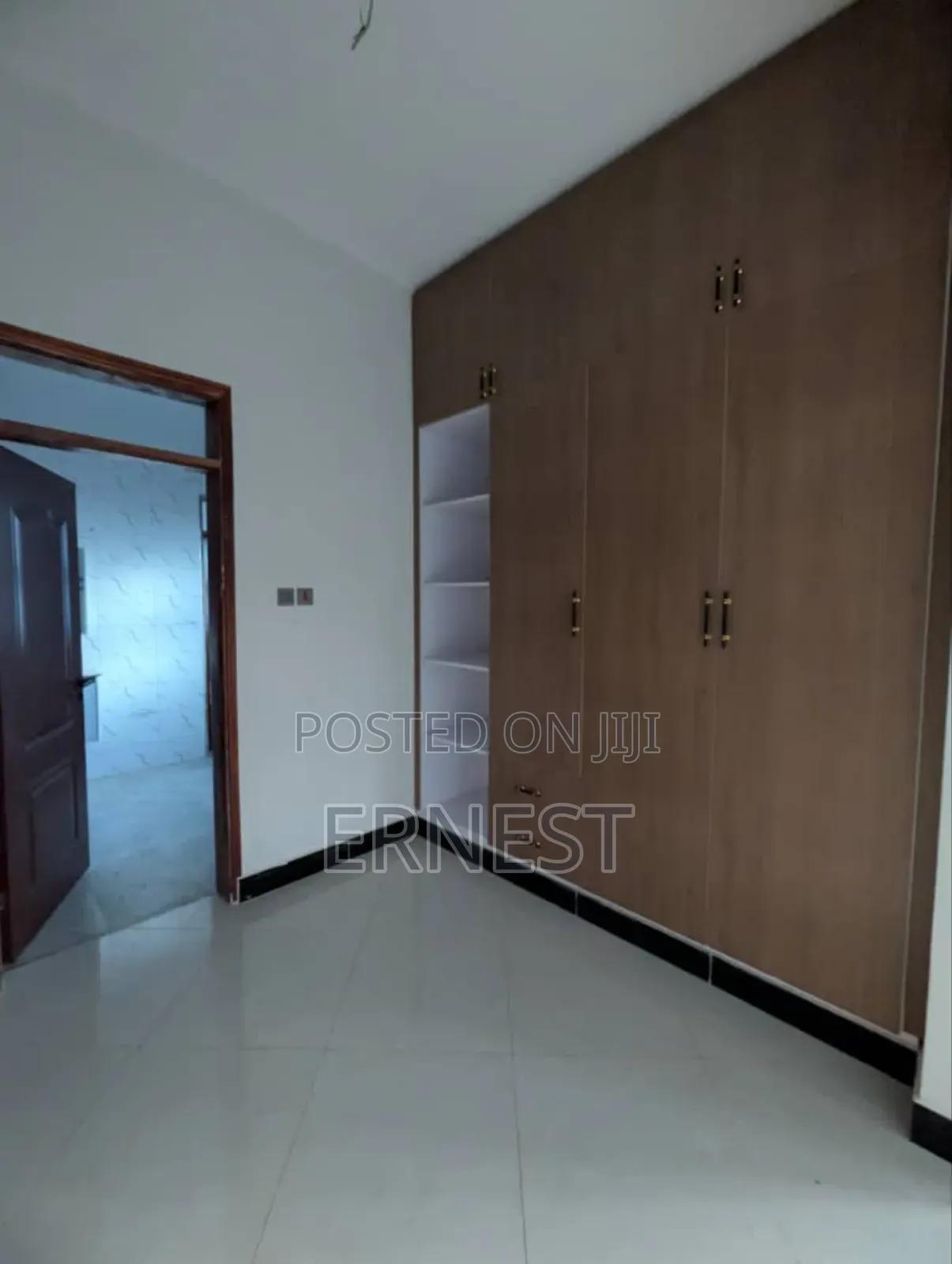 Brandnew 4 Bedroom Flat at Seguku Katale Entebbe Road