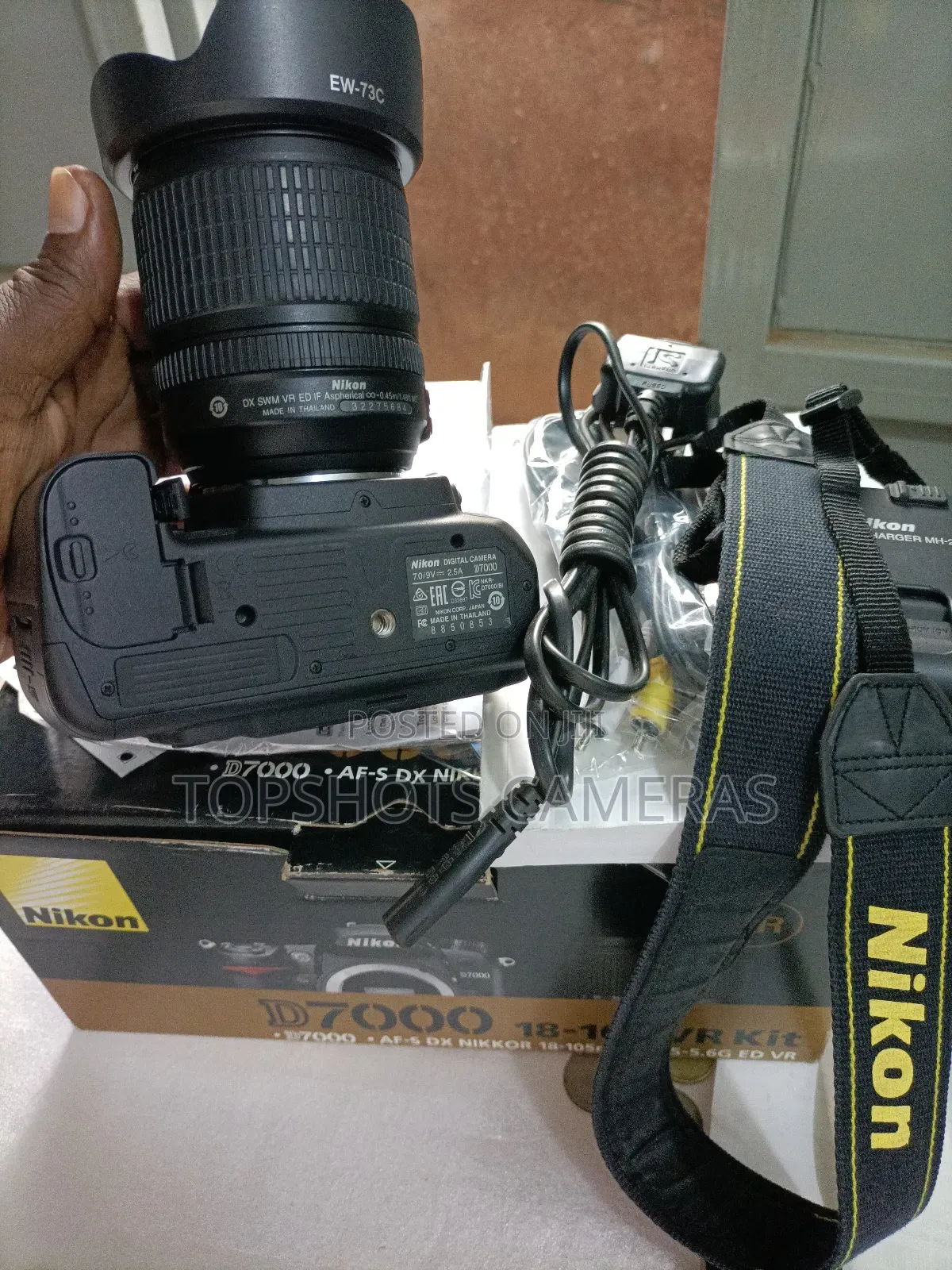 Nikon D7000 With Nikon 18-105mm Vr Lens