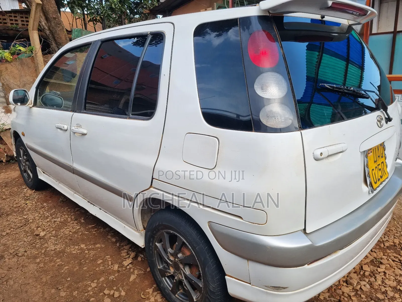Toyota Raum 2000 White