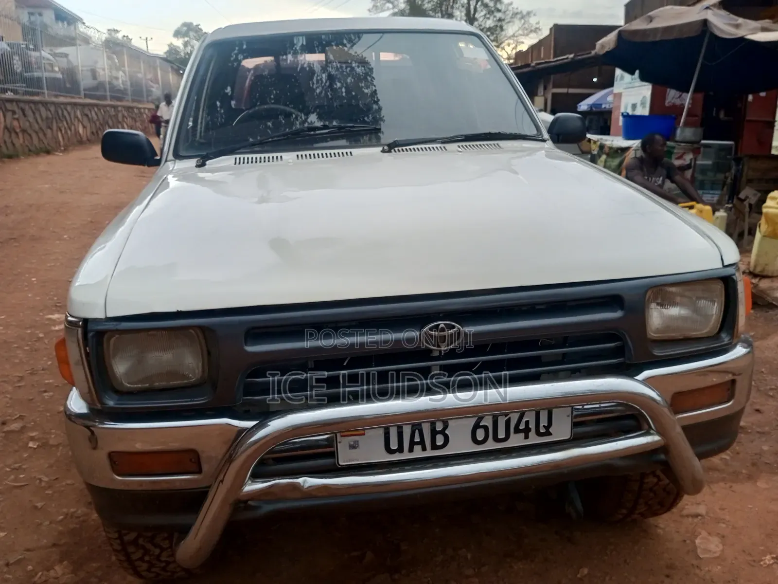 Toyota Hilux 1998 White