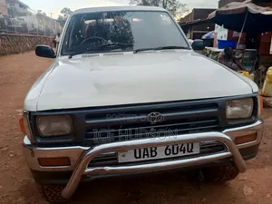 Toyota Hilux 1998 White