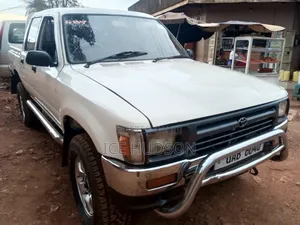 Toyota Hilux 1998 White