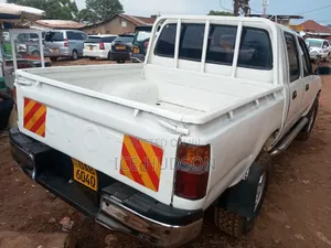 Toyota Hilux 1998 White