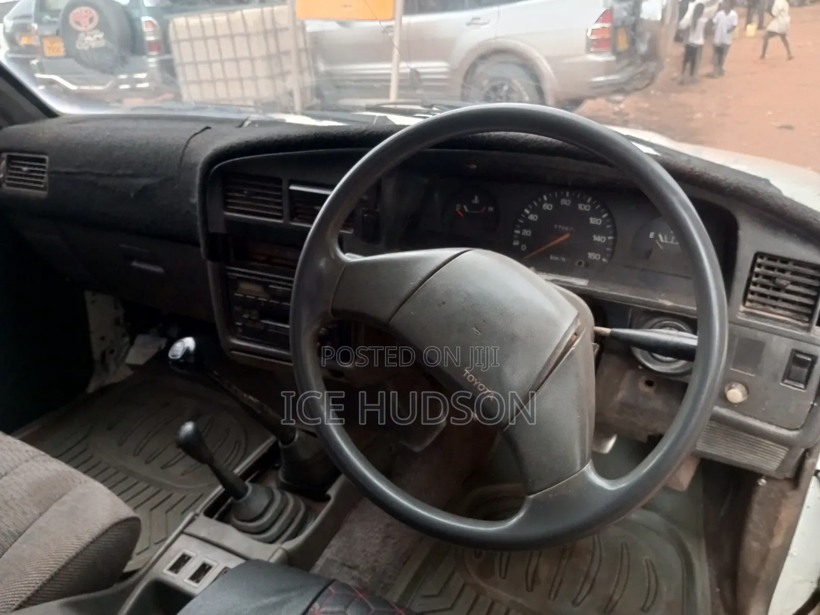 Toyota Hilux 1998 White