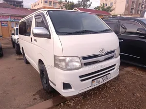 Toyota Quantum 2000 White