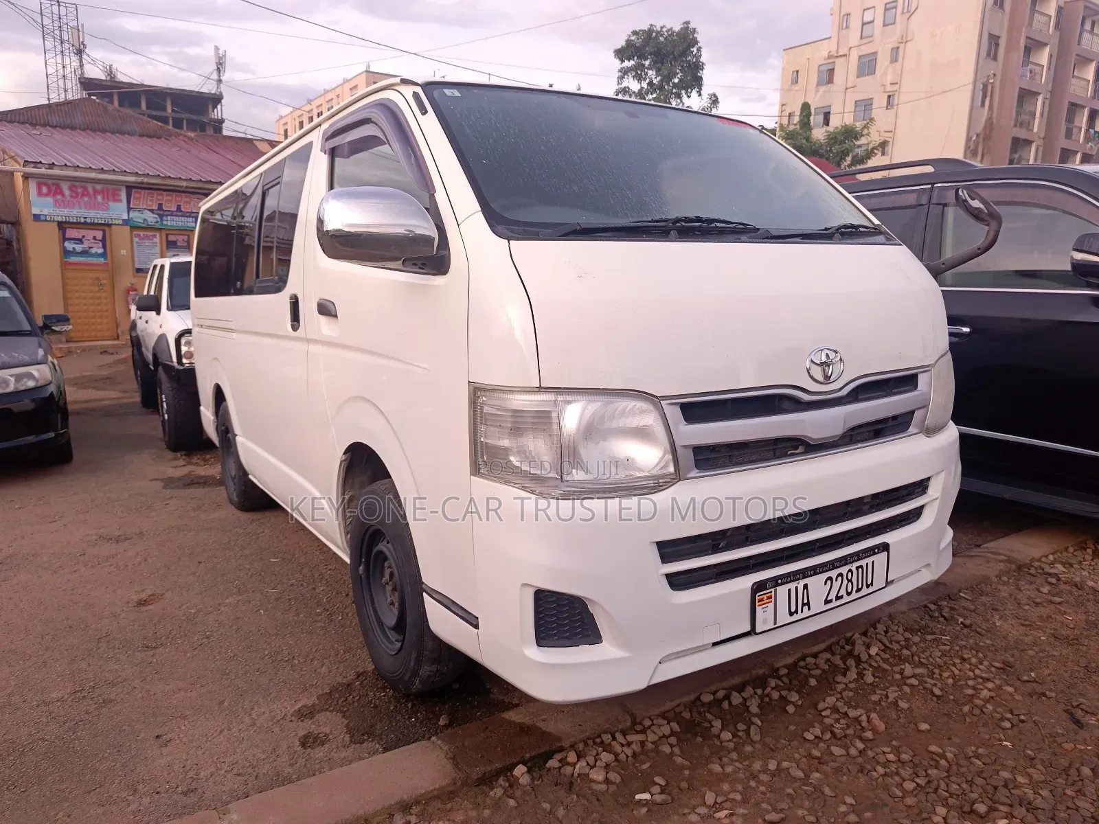 Toyota Quantum 2000 White