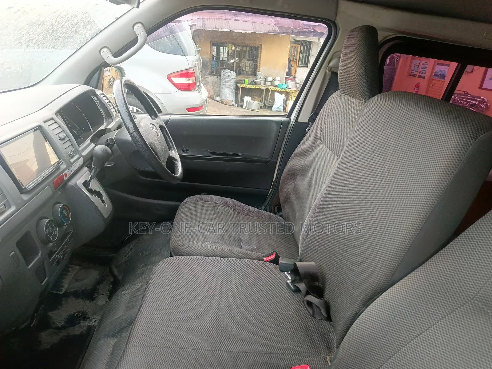 Toyota Quantum 2000 White