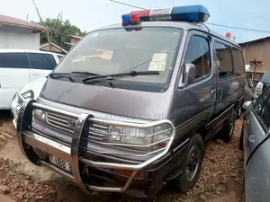 Toyota HiAce 2000