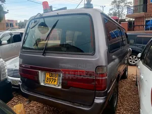 Toyota HiAce 2000