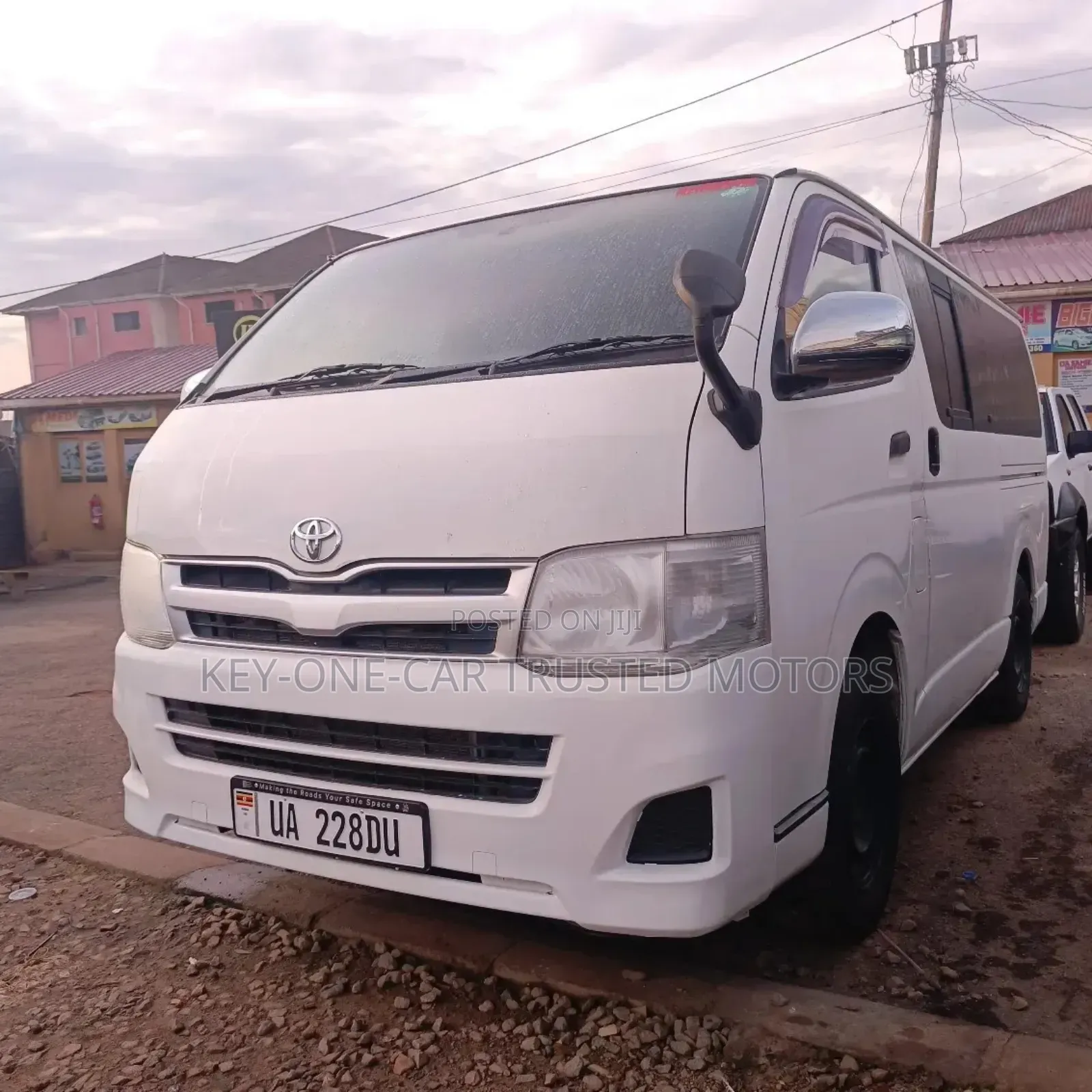 Toyota Quantum 2000 White