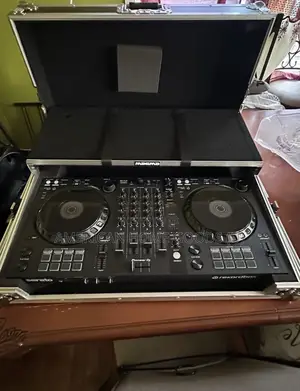 Pioneer Flx6 4 Channels Serato Controller W/Hardcase, Excellent Condtn