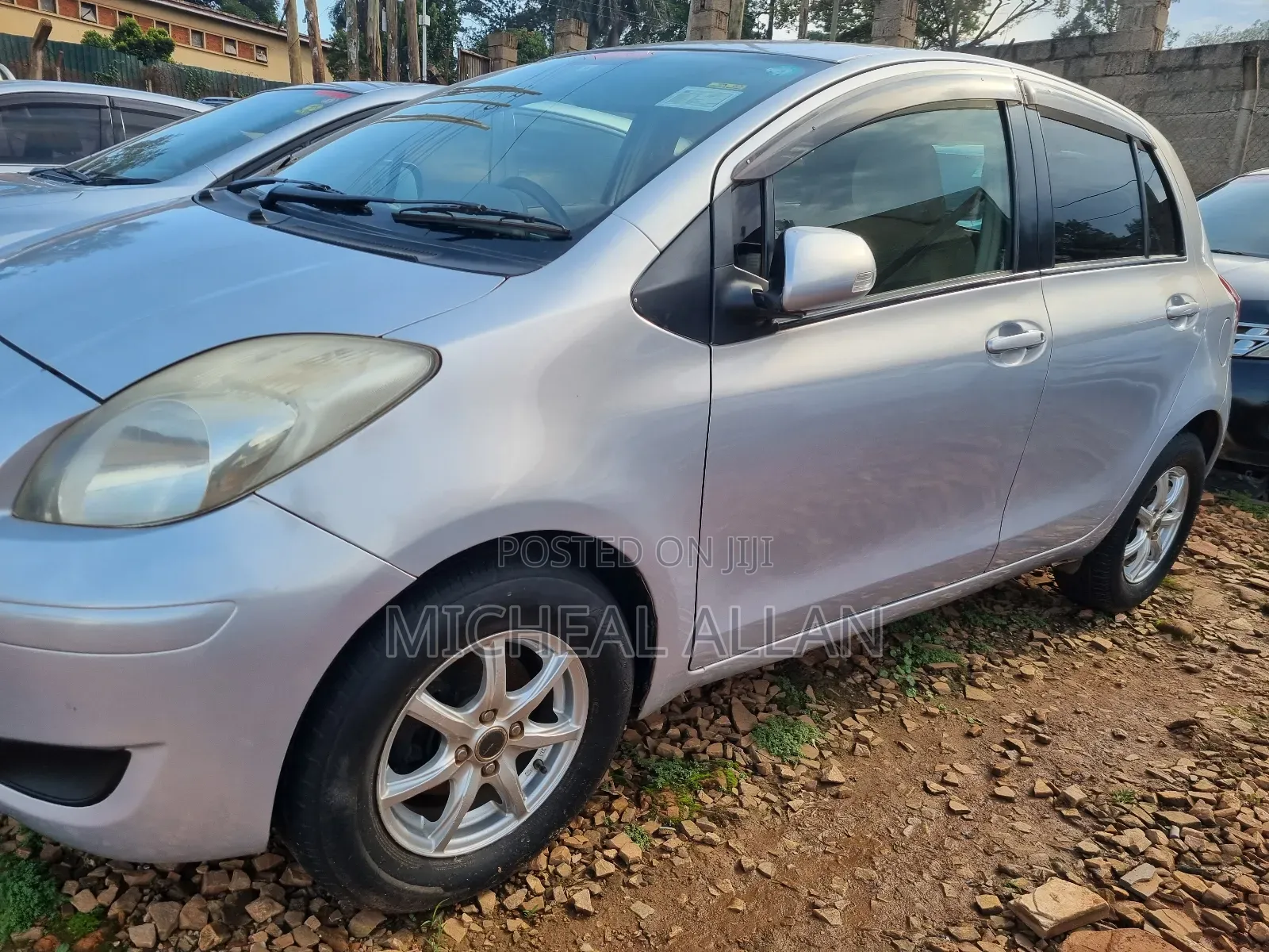 Toyota Vitz 1.3 AWD 3dr 2013 Red