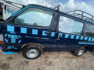 Toyota HiAce 2001 Blue