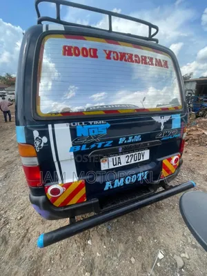 Toyota HiAce 2001 Blue