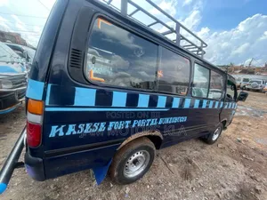 Toyota HiAce 2001 Blue