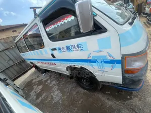 Toyota HiAce 2002 White