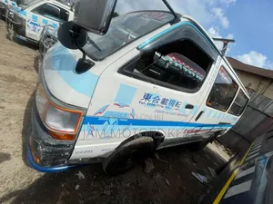Toyota HiAce 2002 White