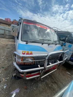 Toyota HiAce 2003 White