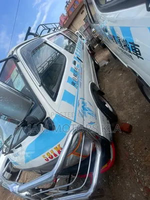 Toyota HiAce 2003 White