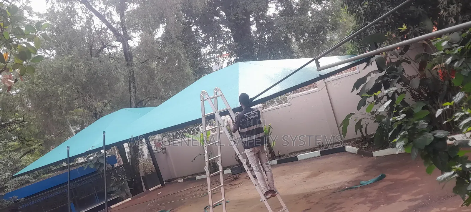 Two Cars Shade 100% Harsh Weather Resistant Hdpe Quality