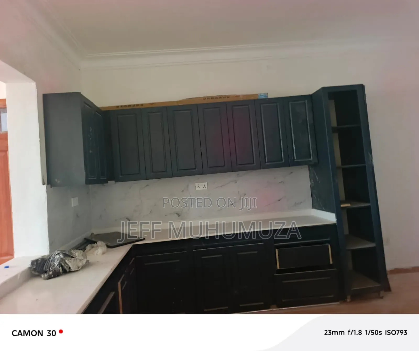 3bdrm Apartment in Bukasa, Makindye for sale