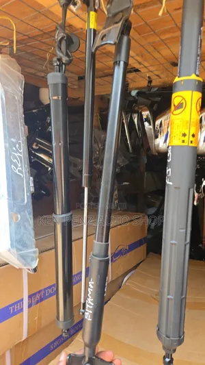 Mitsubishi Pajero Boot Door Lift Support Strut