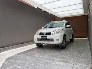 Toyota Rush 1.5 AWD 2012 Pearl