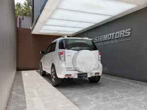 Toyota Rush 1.5 AWD 2012 Pearl