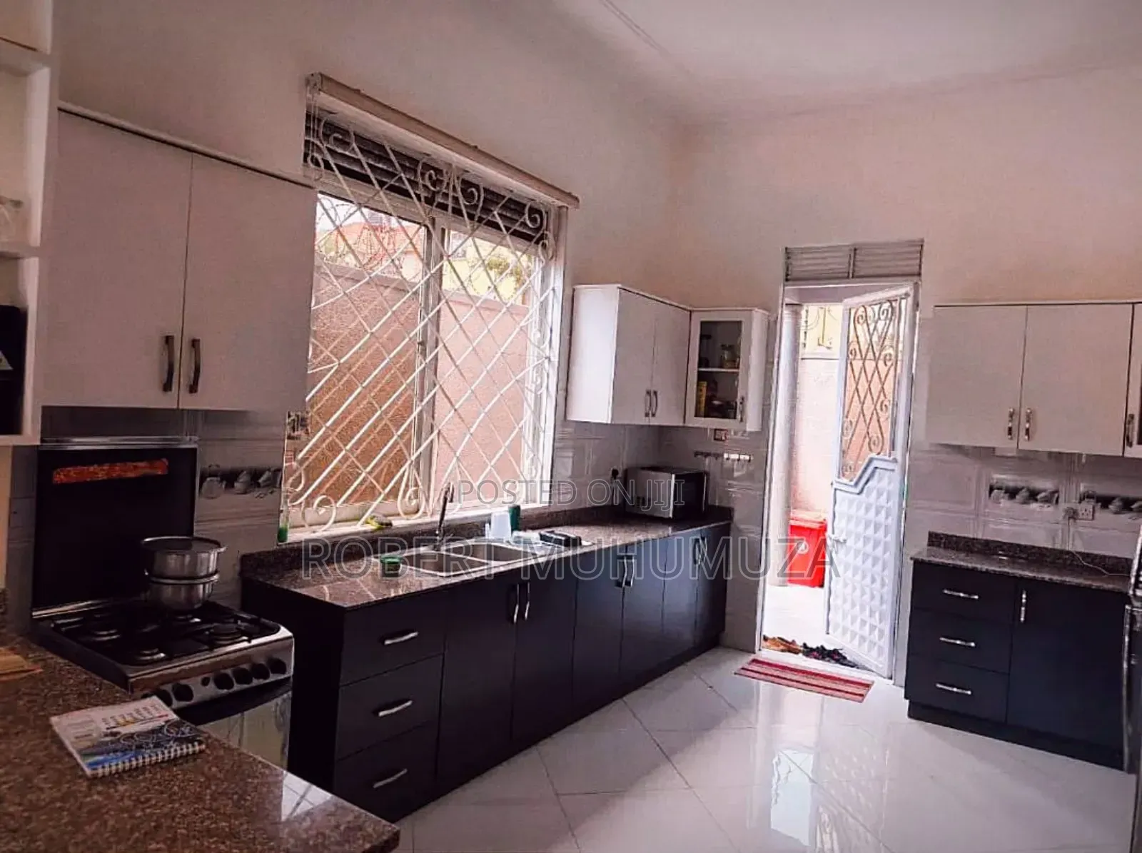 3bdrm Bungalow in Romu.Esrates, Rubaga for sale