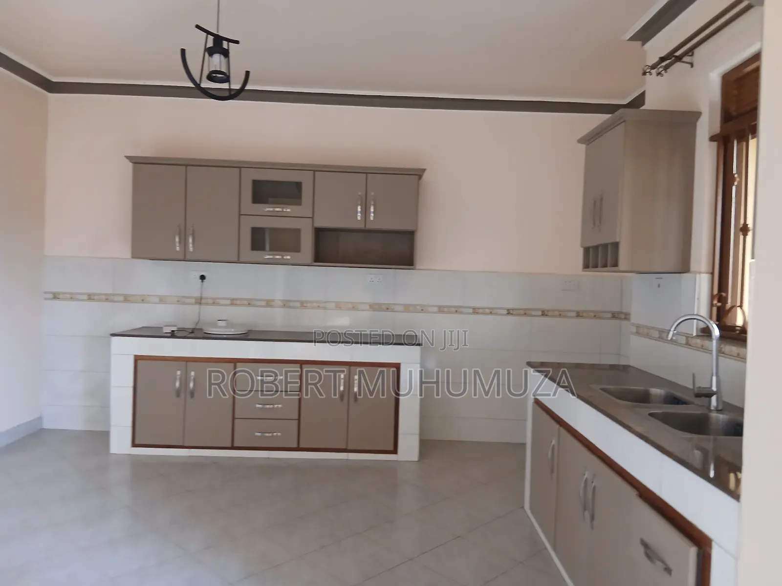 2bdrm Block of Flats in Romu Esfates, Rubaga for rent