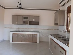 2bdrm Block of Flats in Romu Esfates, Rubaga for rent