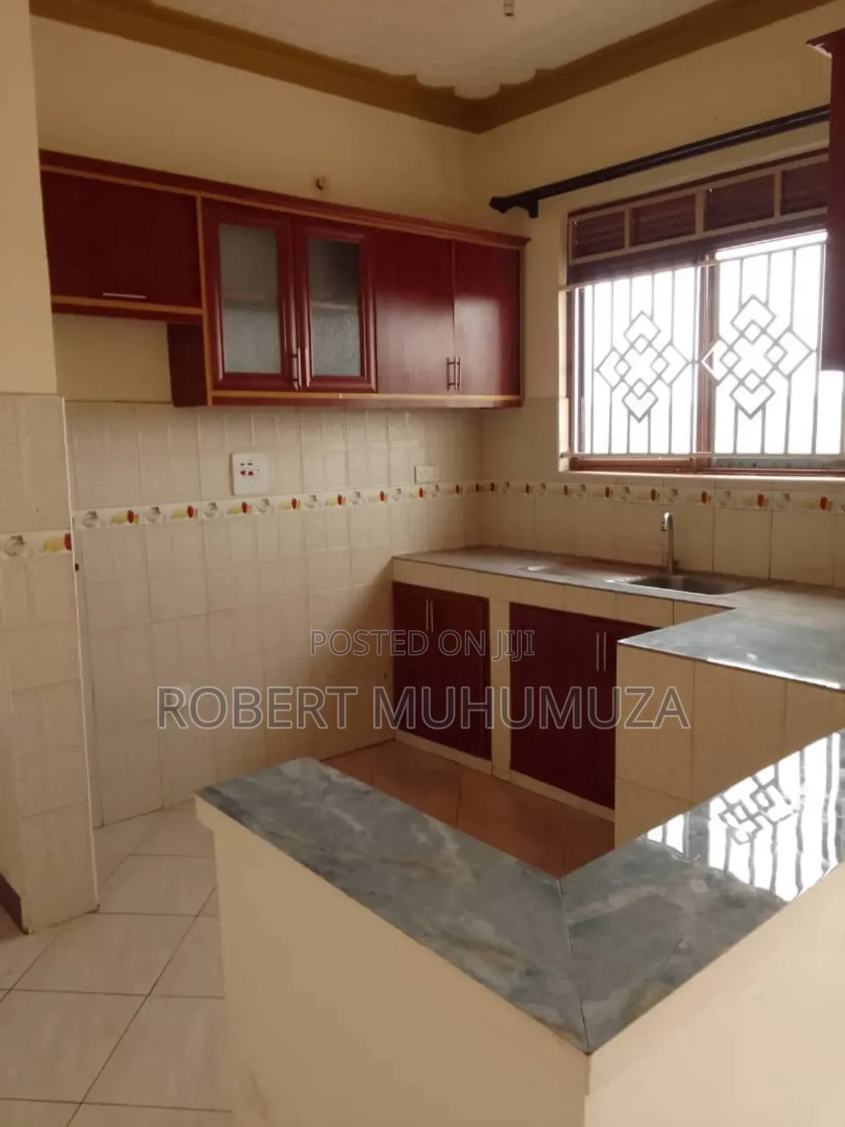 2bdrm Block of Flats in Romu Esfates, Rubaga for rent