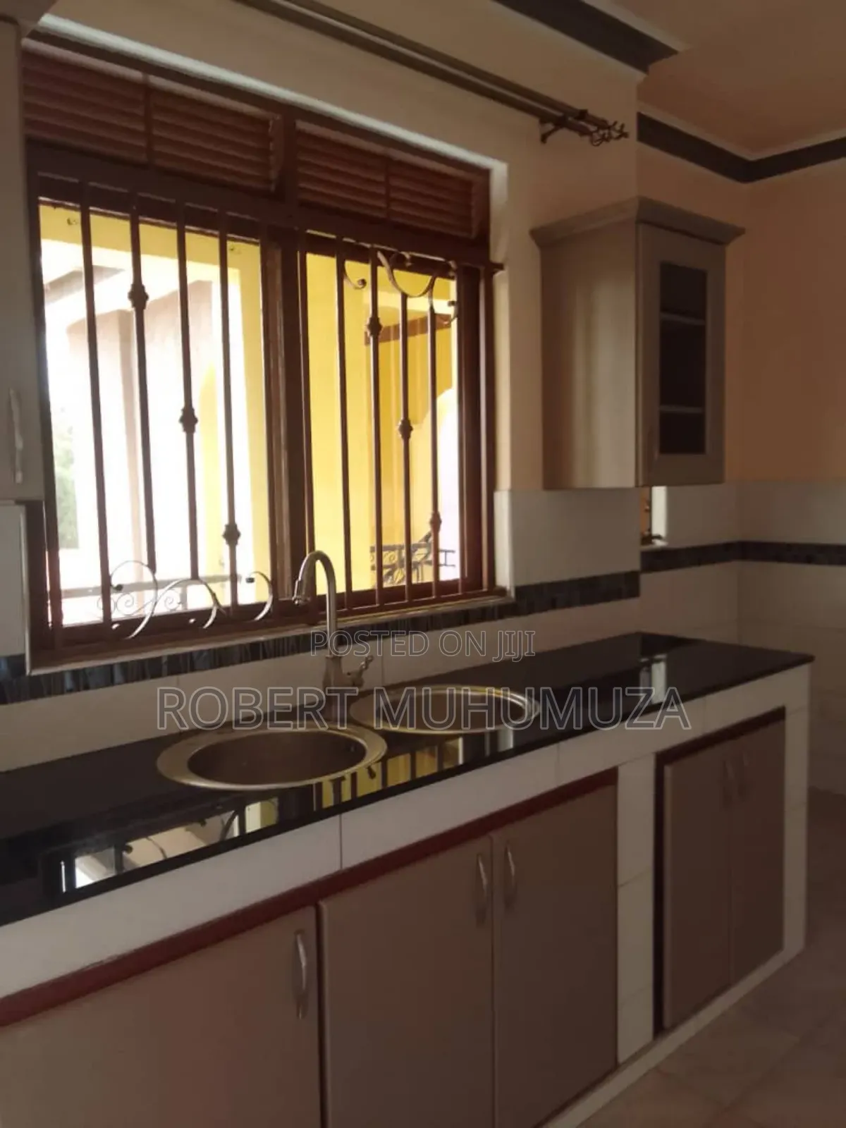 2bdrm Block of Flats in Romu Esfates, Rubaga for rent