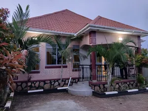 3bdrm Bungalow in Romu Esfates, Rubaga for sale