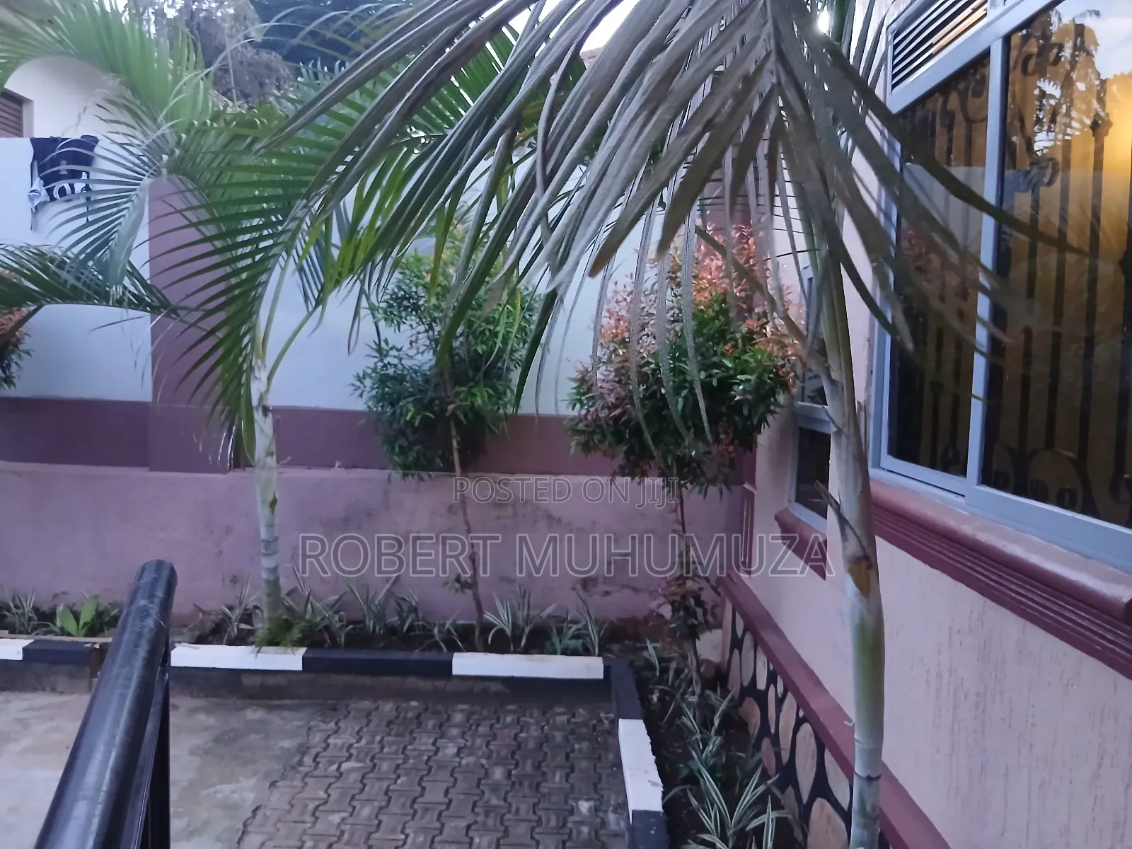 3bdrm Bungalow in Romu Esfates, Rubaga for sale
