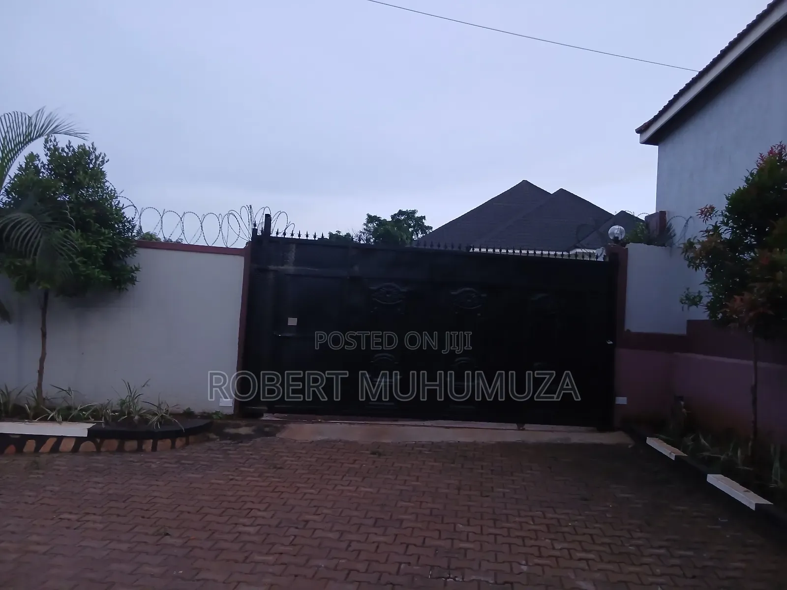 3bdrm Bungalow in Romu Esfates, Rubaga for sale