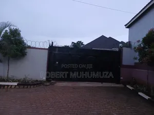 3bdrm Bungalow in Romu Esfates, Rubaga for sale