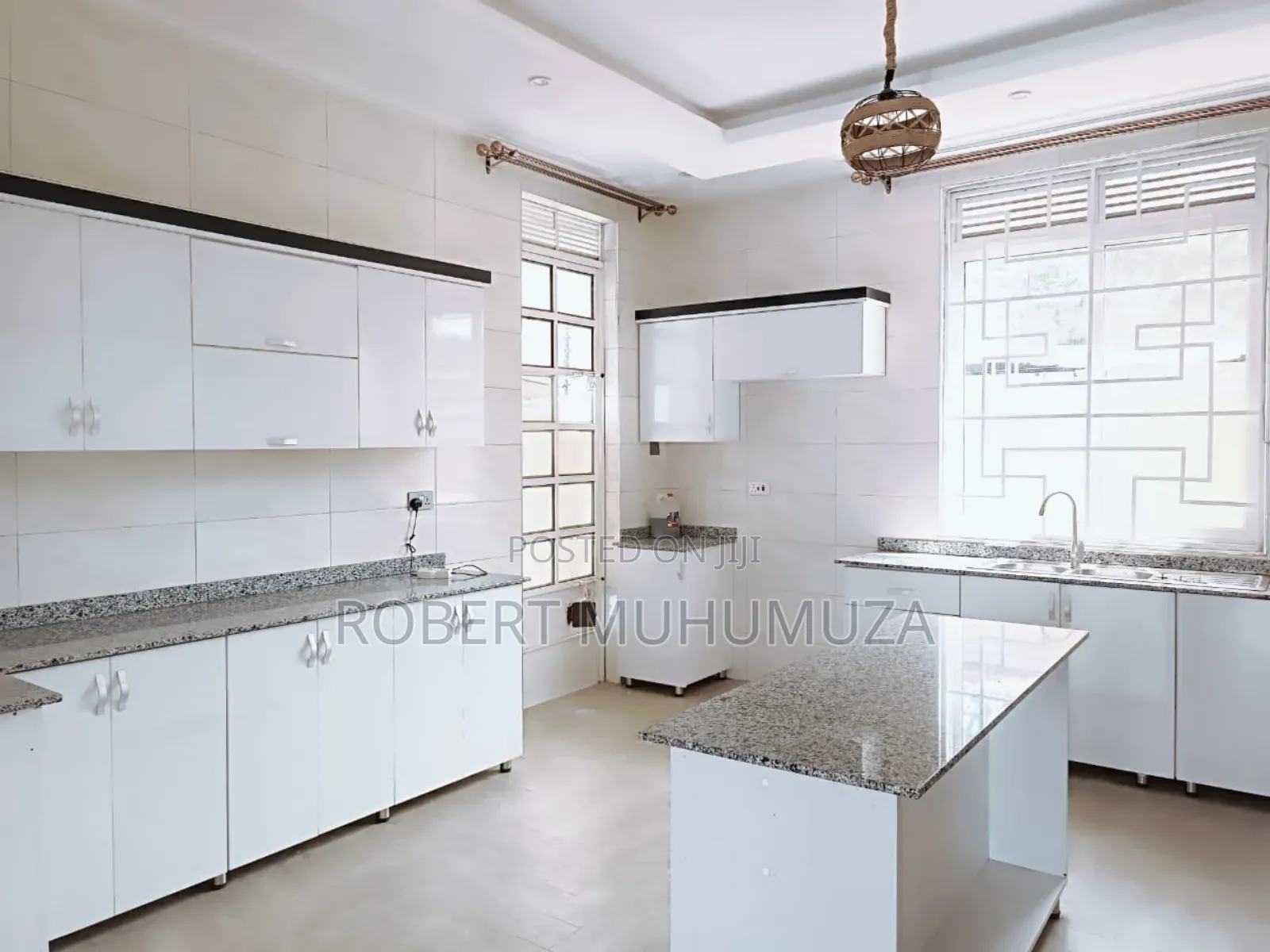 5bdrm Mansion in Akright, Rubaga for sale